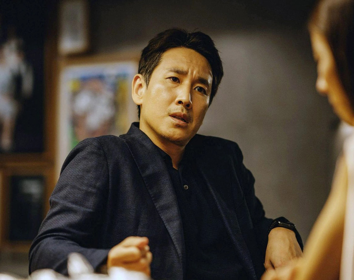 Nam diễn viên Lee Sun Kyun trong phim Ký sinh trùng