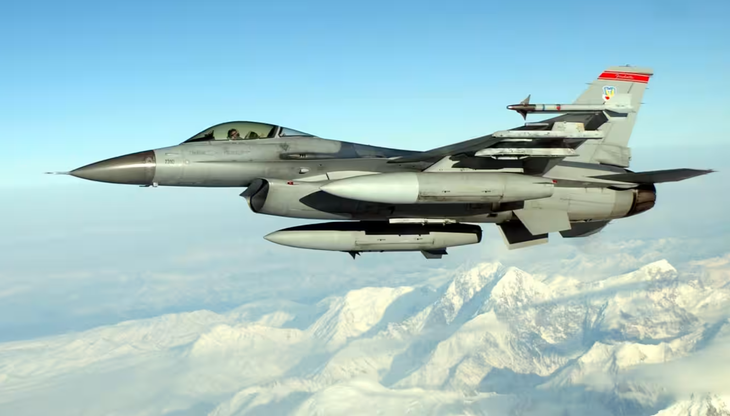 Philippines chật vật tìm cách chi trả cho thương vụ mua F-16 của Mỹ - Ảnh: REUTERS