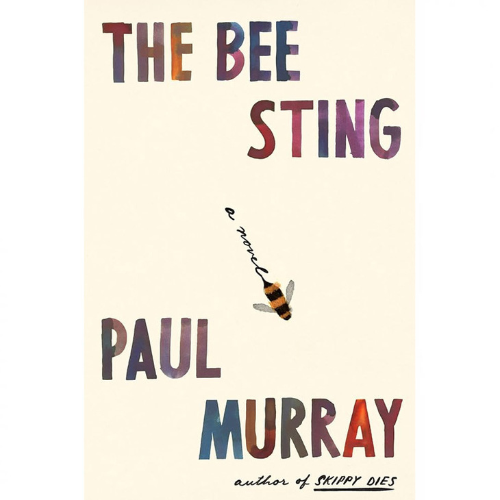 Sau 3 cuốn tiểu thuyết đoạt giải thưởng uy tín tại Mỹ, Paul Murray trở lại với The Bee Sting, câu chuyện bi thảm của một gia tộc Ireland giàu có trước cuộc khủng hoảng tài chính năm 2008. Ngoài số tài sản bị suy giảm, họ còn phải đối mặt với rắc rối của chính mình: sự tống tiền, một mối tình đã tan vỡ, kẻ thù không đội trời chung... Đây là cuốn sách thể hiện tình yêu và sự kiên cường đáng kinh ngạc của một gia đình ngay cả khi thế giới xung quanh họ sụp đổ.