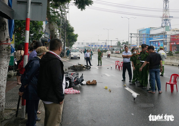 Hiện trường vụ cướp ngân hàng tại Đà Nẵng - Ảnh: ĐOÀN CƯỜNG
