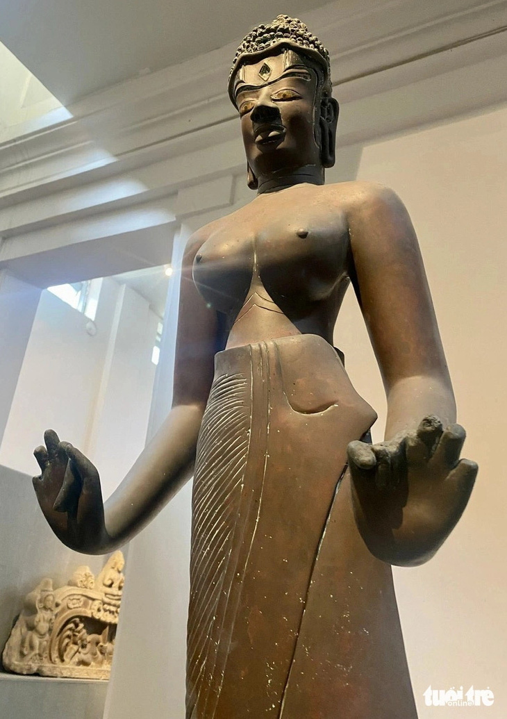 Tượng Bồ tát Tara ở Bảo tàng Điêu khắc Chăm Đà Nẵng - Ảnh: TRƯỜNG TRUNG