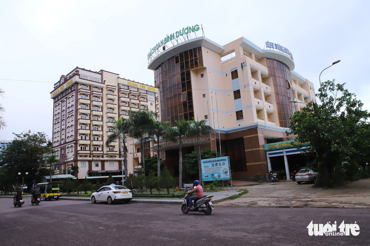 Tỉnh Bình Định vừa chi hơn 43 tỉ đồng tiền bồi thường, hỗ trợ tài sản do thu hồi đất của khách sạn Bình Dương, để khách sạn này di dời trả lại mặt bằng cho cộng đồng - Ảnh: LÂM THIÊN