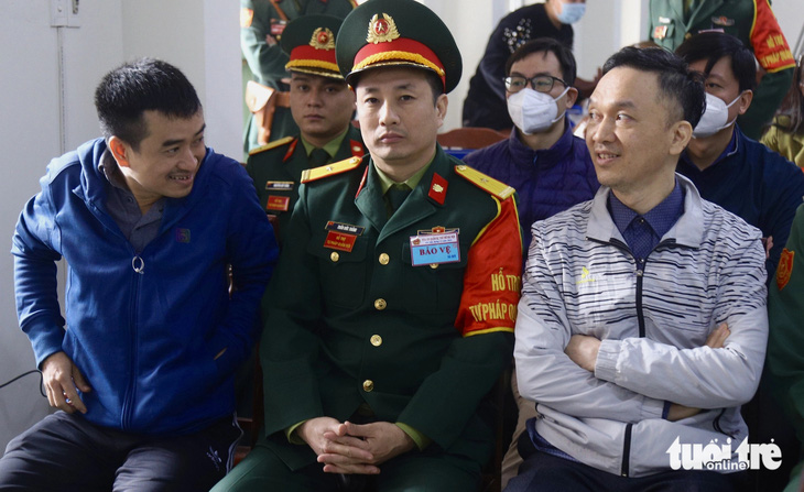 Bị cáo Phan Quốc Việt (trái) và Hồ Anh Sơn trong phiên tòa ngày 28-12 - Ảnh: DANH TRỌNG