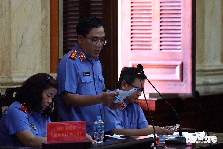 Viện kiểm sát đề nghị tuyên hai bị cáo từng công tác tại Sở Tài chính tỉnh Tây Ninh mức án từ 30 - 36 tháng tù treo - Ảnh: HỮU HẠNH