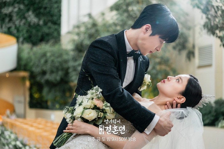 Tình yêu của đôi nam nữ chính xuyên không gian trong Hôn nhân hợp đồng - Ảnh: MBC