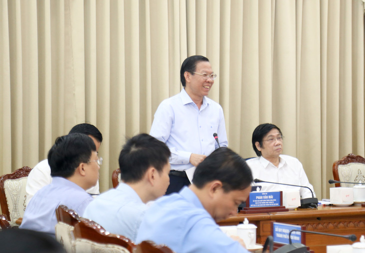 Chủ tịch UBND TP.HCM Phan Văn Mãi chủ trì hội nghị - Ảnh: THẢO LÊ 