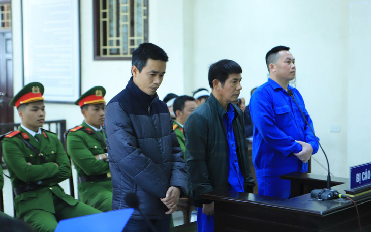 Xử 3 cựu công an Thái Bình dùng nhục hình: Người thân nạn nhân bỏ đi, tòa vẫn tuyên án