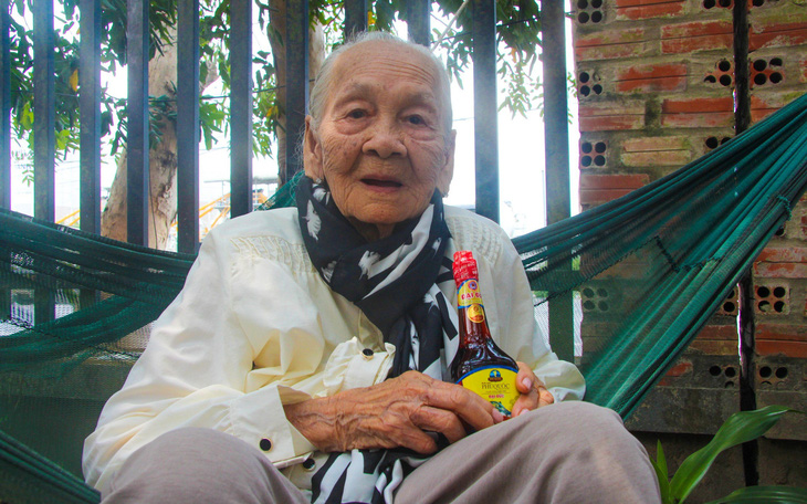 Người trăm tuổi kể chuyện nước mắm Phú Quốc trăm năm