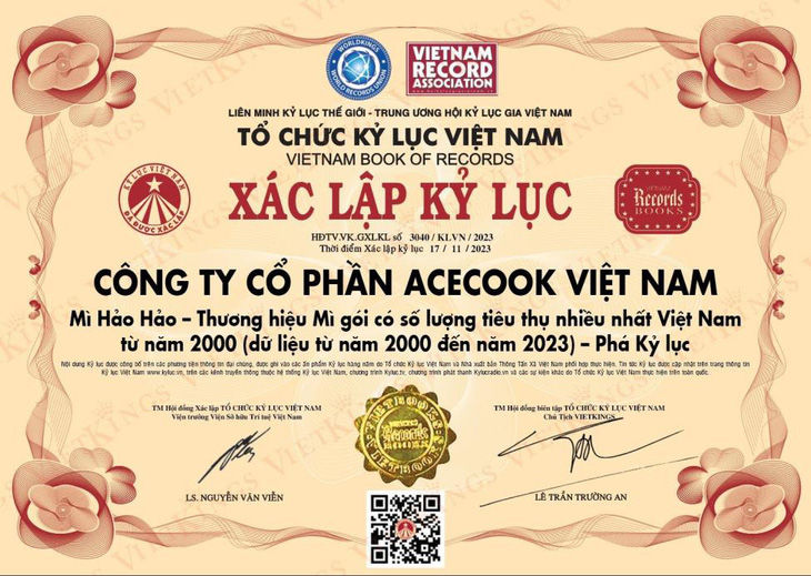 Chứng nhận của tổ chức Kỷ lục Việt Nam cho mì Hảo Hảo tháng 11-2023