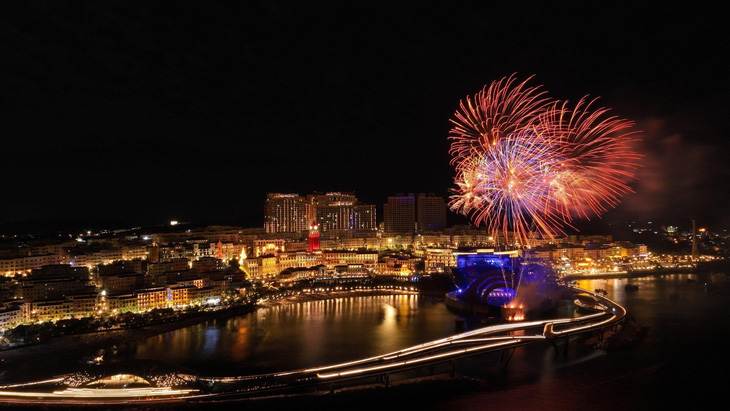 Phú Quốc đón năm mới bằng Countdown và pháo hoa hoành tráng tại Sunset Town- Ảnh 1.