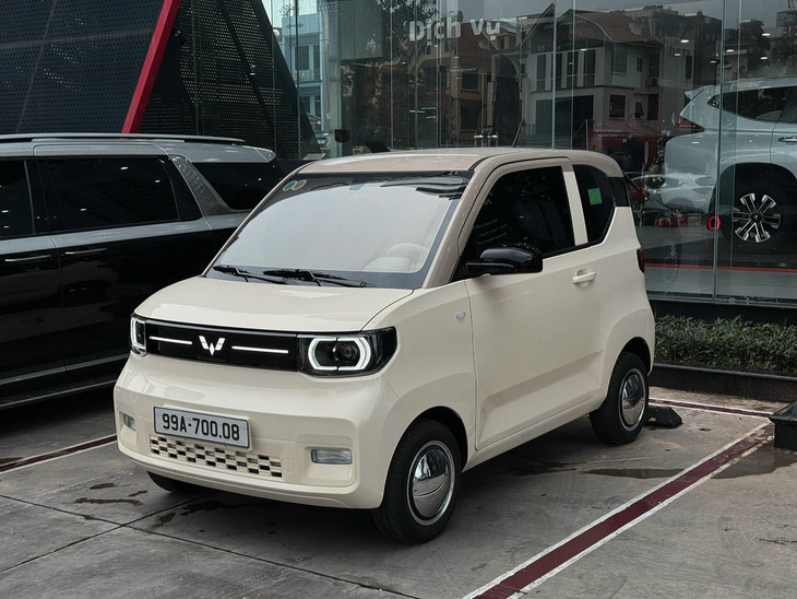 Wuling HongGuang MiniEV nhỏ hơn nhiều so với các xe hạng A trên thị trường. Chiều dài chưa đến 3 mét, rộng chưa đến 1,5 mét, bố trí 4 chỗ ngồi - Ảnh: Đại lý Wuling/Facebook