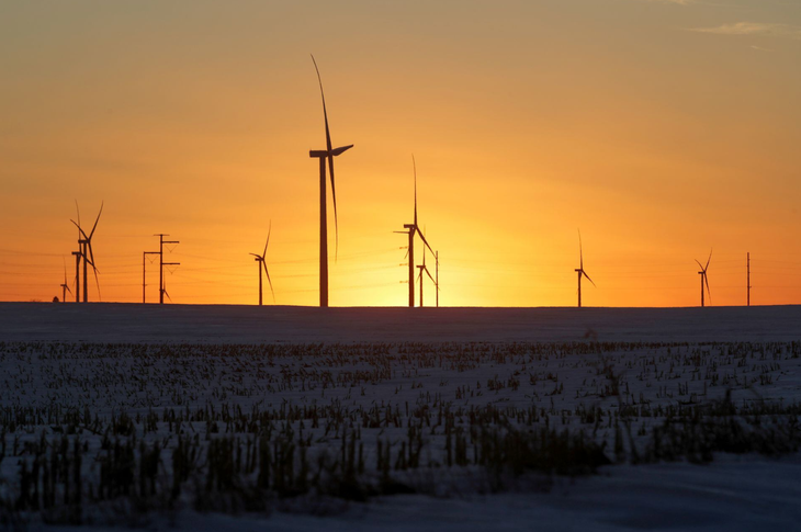 Một trang trại điện gió ở bang Iowa, Mỹ được chụp vào ngày 2-2-2020 - Ảnh: REUTERS