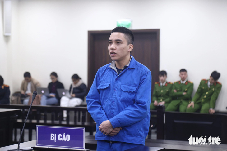 Cựu thượng úy cảnh sát giao thông Nguyễn Đức Trung tại tòa - Ảnh: DANH TRỌNG