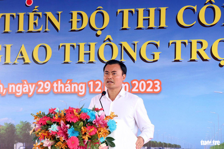 Ông Bùi Xuân Cường - phó chủ tịch UBND TP.HCM - chỉ đạo tại buổi lễ - Ảnh: THU DUNG