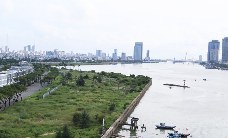 Tốc độ tăng trưởng kinh tế Đà Nẵng trong năm 2023 thấp nhất trong 5 thành phố trực thuộc trung ương - Ảnh: LÊ TRUNG