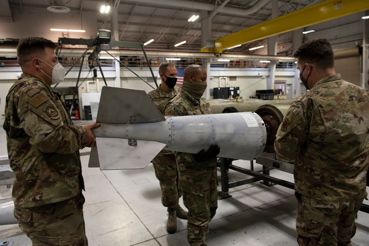 Những quả bom đang được bảo trì tại căn cứ không quân Mountain Home ở Idaho vào năm 2020 - Ảnh: US AIR FORCE