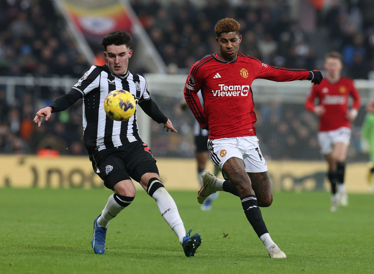 Marcus Rashford gần như tàng hình trước Newcastle - Ảnh: MAN UTD