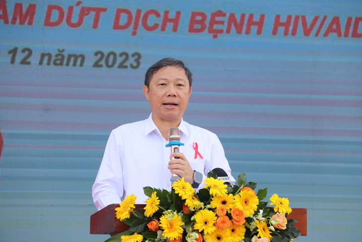 Phó chủ tịch UBND TP.HCM Dương Anh Đức phát biểu tại buổi lễ mít tinh hưởng ứng Tháng hành động phòng chống HIV/AIDS - ẢNH: NGỌC NHI