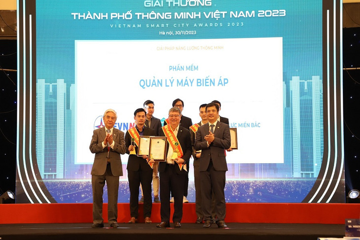EVNNPC nhận giải thưởng Thành phố Thông minh Việt Nam 2023- Ảnh 1.