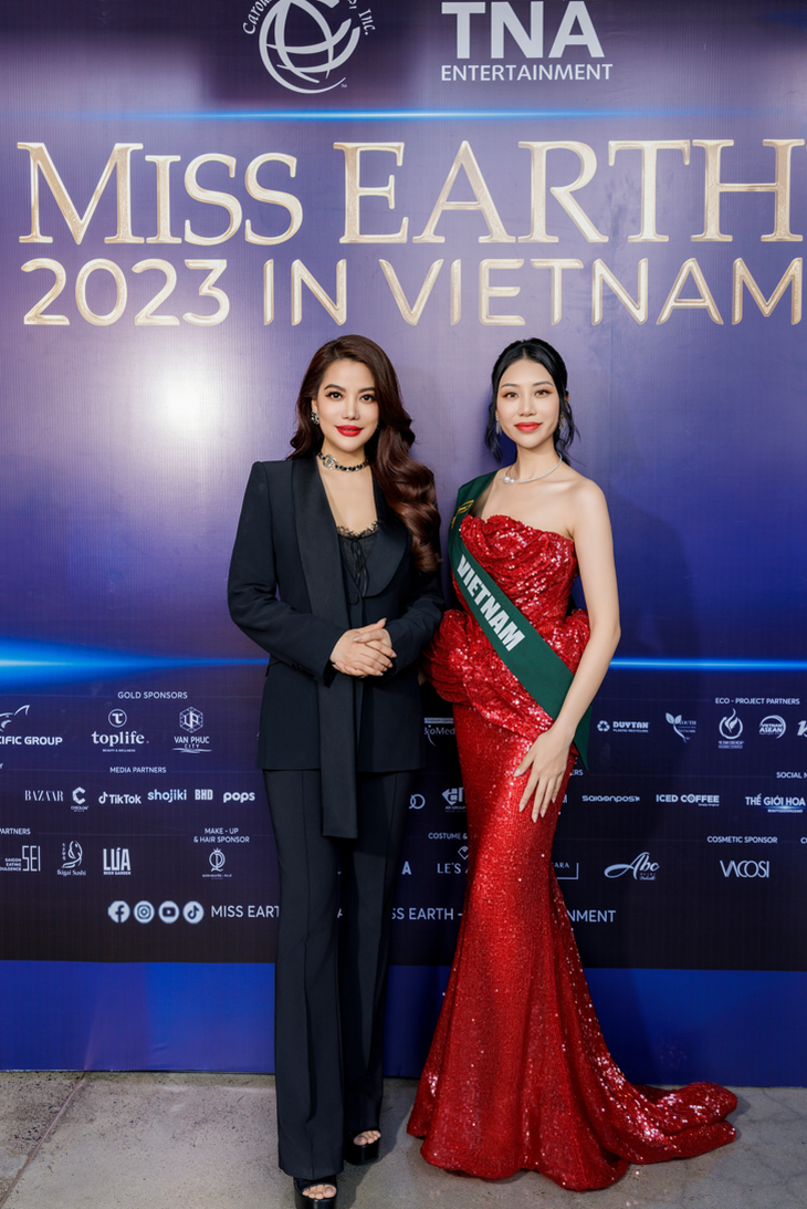 Bà Trương Ngọc Ánh - trưởng ban tổ chức Miss Earth 2023, tổng giám đốc TNA Entertainment và đại diện Việt Nam - Đỗ Lan Anh