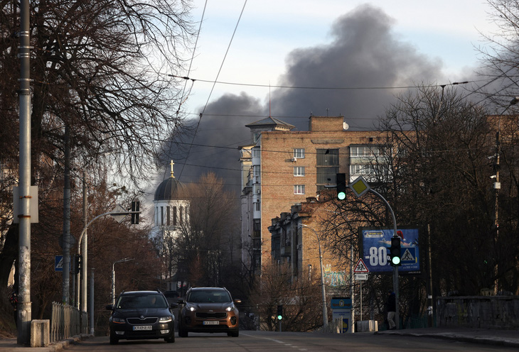 Một khu vực ở thủ đô Kiev của Ukraine bị tấn công ngày 29-12 - Ảnh: AFP