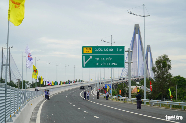 Cùng với việc đưa vào thông xe cầu Mỹ Thuận 2, người dân từ miền Tây đi TP.HCM hiện nay chỉ cần mất khoảng 2 giờ đồng hồ thay vì 3,5 giờ như trước - Ảnh: MẬU TRƯỜNG