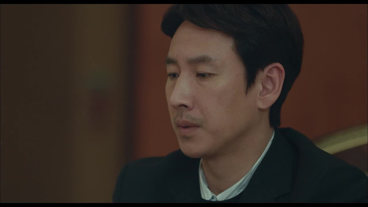 Lee Sun Kyun điềm đạm, chân thành nhưng vật lộn với cuộc sống nhiều áp lực trong My Mister - Ảnh: tvN 