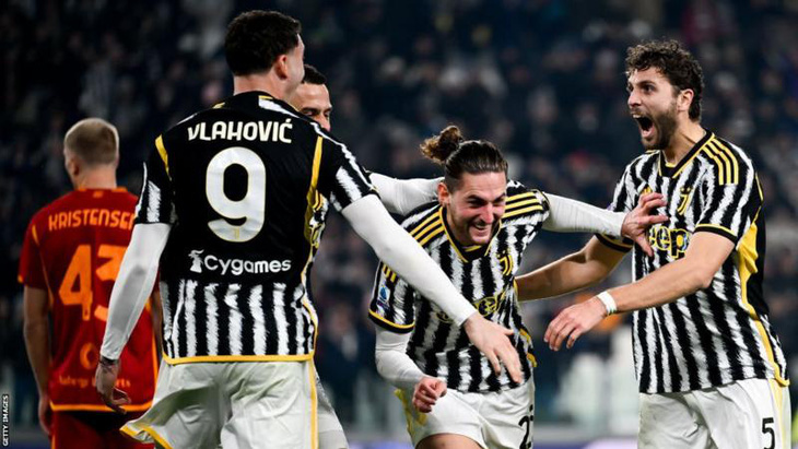 Cầu thủ Juventus ăn mừng bàn thắng vào lưới AS Roma - Ảnh: GETTY IMAGES