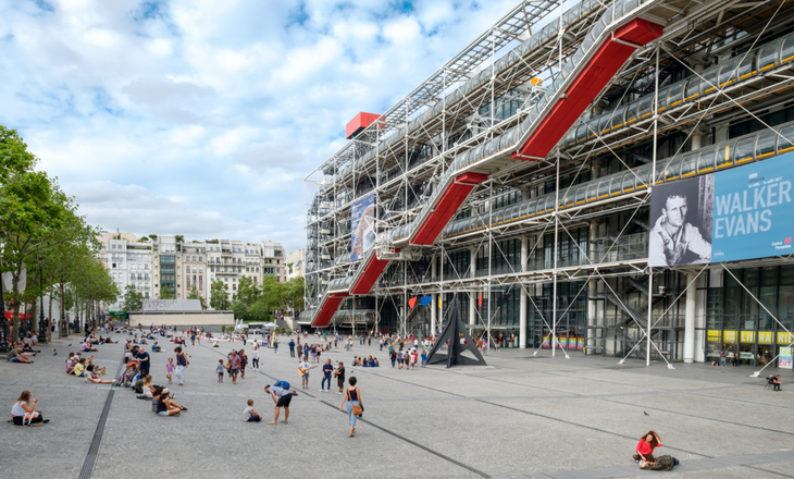 Khung cảnh bên ngoài Pompidou - Ảnh: BABYLON TOURS