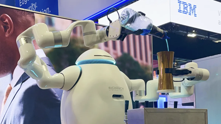 Robot Adam trình diễn tại Triển lãm điện tử tiêu dùng diễn ra ở thành phố Las Vegas - Ảnh: RICHTECH ROBOTICS