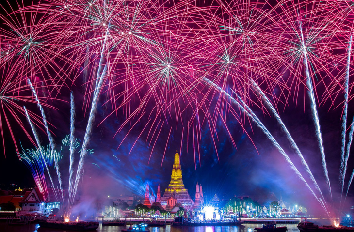 Pháo hoa mừng năm mới tại Bangkok, Thái Lan ngày 1-1-2023 - Ảnh: REUTERS