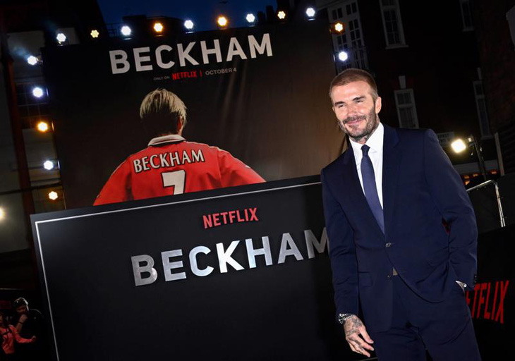 Phim tài liệu về cựu danh thủ David Beckham đã tạo cơn sốt trên Netfix toàn cầu khi ra mắt vào tháng 10. Loạt phim kể về tình yêu của David Beckham dành cho bóng đá cũng như cô vợ nổi tiếng Victoria, đồng thời hé lộ những câu chuyện chưa bao giờ kể trong suốt sự nghiệp và cuộc sống gia đình anh.