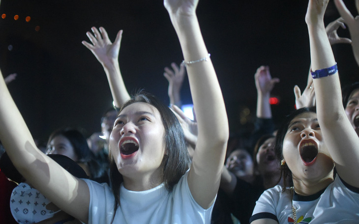 Hàng chục ngàn người Bình Định cháy hết mình trong đêm nhạc đón năm mới 2024