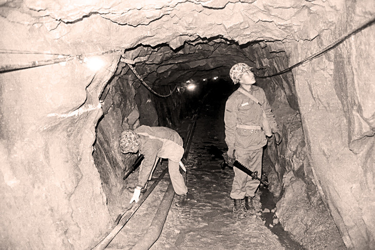 Đường hầm thứ hai được phát hiện vào ngày 19-3-1975 - Ảnh: BETTMANN