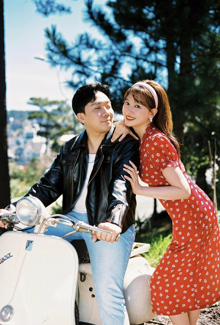 Trấn Thành - Hari Won hóa cặp đôi nức tiếng của màn ảnh Việt: Lý Hùng - Việt Trinh