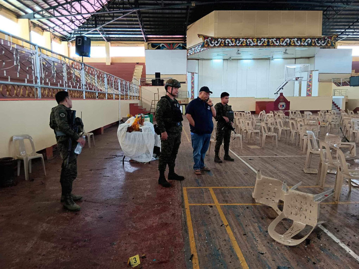 Hiện trường vụ đánh bom tại Đại học Quốc gia Mindanao, thành phố Marawi, Philippines ngày 3-12 - Ảnh: REUTERS