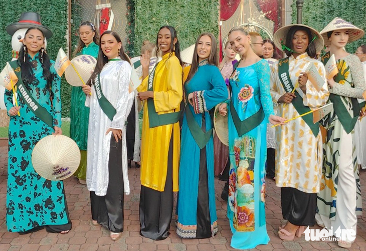 Tuần lễ du lịch TP.HCM năm nay rộn ràng bởi sự có mặt của hơn 80 hoa hậu là đại diện cho sắc đẹp của các quốc gia tham gia hưởng ứng - Ảnh: N.BÌNH