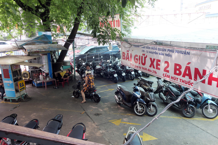 Bãi giữ xe tại Trung tâm Văn hóa quận Phú Nhuận, TP.HCM - Ảnh: T.T.D.