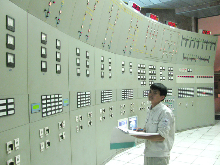 Việt Nam đã vận hành thị trường phát điện cạnh tranh, thị trường bán lẻ điện cạnh tranh vẫn phải chờ. Trong ảnh: tại phòng điều khiển Nhà máy thủy điện Hòa Bình. - Ảnh: THANH HƯƠNG