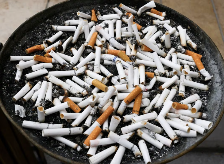 Ảnh chụp tàn thuốc lá trong một chiếc gạt tàn ở thủ đô Ankara, Thổ Nhĩ Kỳ vào ngày 13-5-2023 - Ảnh: REUTERS