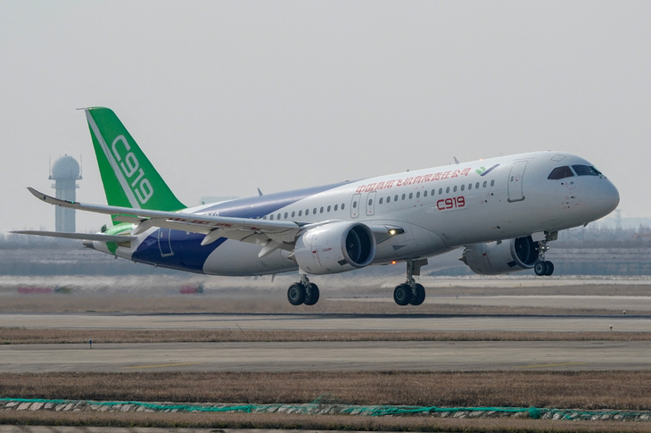 Mẫu C919 thứ 3 đang cất cánh trong chuyến bay thử nghiệm đầu tiên tại sân bay quốc tế Phố Đông Thượng Hải, Trung Quốc vào ngày 28-12-2018 - Ảnh: REUTERS