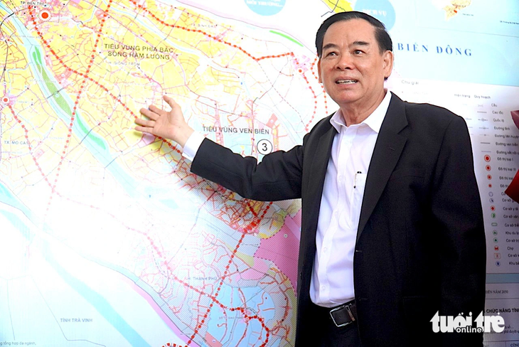 Theo ông Trần Ngọc Tam - chủ tịch UBND tỉnh Bến Tre, tỉnh ưu tiên phát triển mạnh về hướng đông, với điểm nhấn là khu lấn biển với diện tích khoảng 50.000ha để mở rộng không gian phát triển - Ảnh: MẬU TRƯỜNG