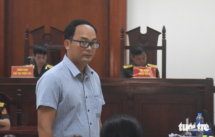 Bị cáo Hoàng Văn Minh, cựu thiếu tá quân đội, bị phạt án tù vì lái xe hơi gây tai nạn giao thông, tông chết nữ sinh lớp 12 ở Ninh Thuận - Ảnh: D.TH.