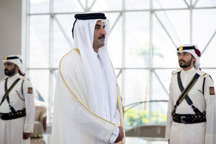 Tiểu vương Qatar Tamim bin Hamad al-Thani tại cuộc họp với các lãnh đạo vùng Vịnh ngày 5-12 - Ảnh: REUTERS