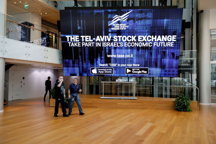 Sở giao dịch chứng khoán Tel Aviv của Israel - Ảnh: REUTERS