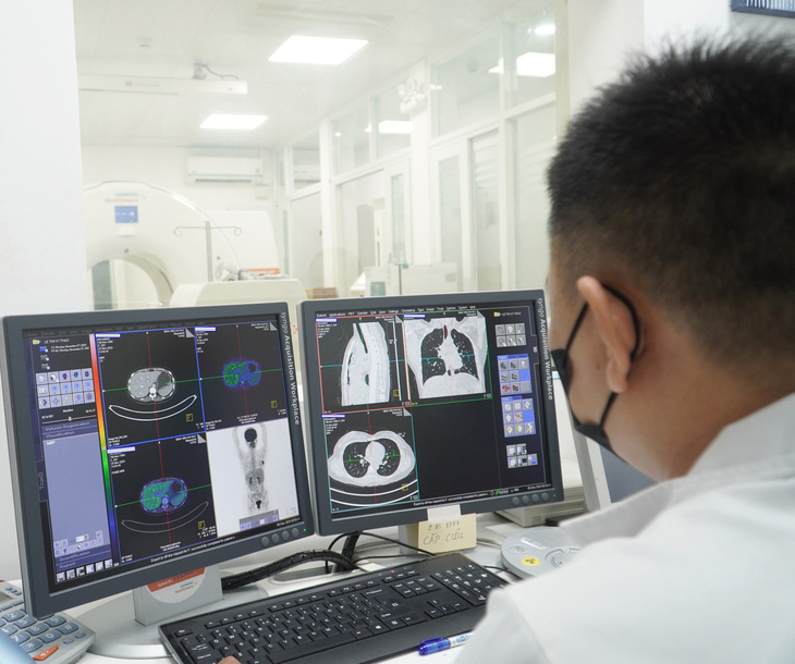 Khoa y học hạt nhân Bệnh viện Chợ Rẫy là đơn vị đầu tiên tại Việt Nam pha chế thành công và đưa hai loại thuốc phóng xạ mới Ga-68 PSMA và Ga-68 Dotatate vào sử dụng, giúp bệnh nhân không phải ra nước ngoài - Ảnh: Bệnh viện cung cấp