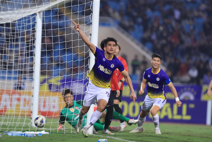 Bàn thắng của Đào Văn Nam giúp CLB Hà Nội thi đấu tưng bừng trước đội bóng Nhật Bản - Ảnh: MINH DÂN