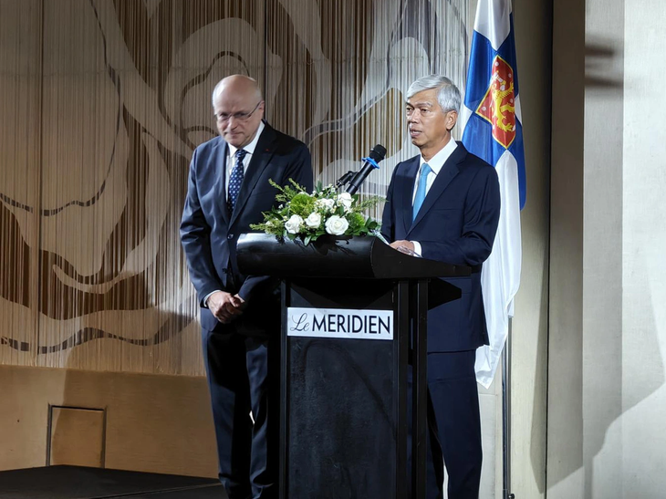 Phó chủ tịch UBND TP.HCM Võ Văn Hoan phát biểu tại lễ kỷ niệm 50 năm quan hệ ngoại giao Việt Nam - Phần Lan ngày 6-12 - Ảnh: DUY TUẤN