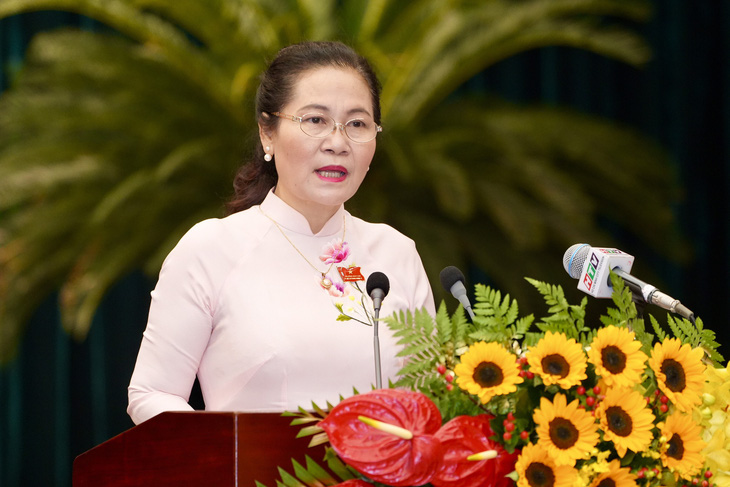 Chủ tịch HĐND TP.HCM Nguyễn Thị Lệ phát biểu khai mạc kỳ họp - Ảnh: HỮU HẠNH