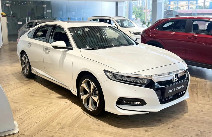 Honda Accord đang được giảm giá mạnh tay cho người dùng thông thường - Ảnh: Đại lý Honda/Facebook